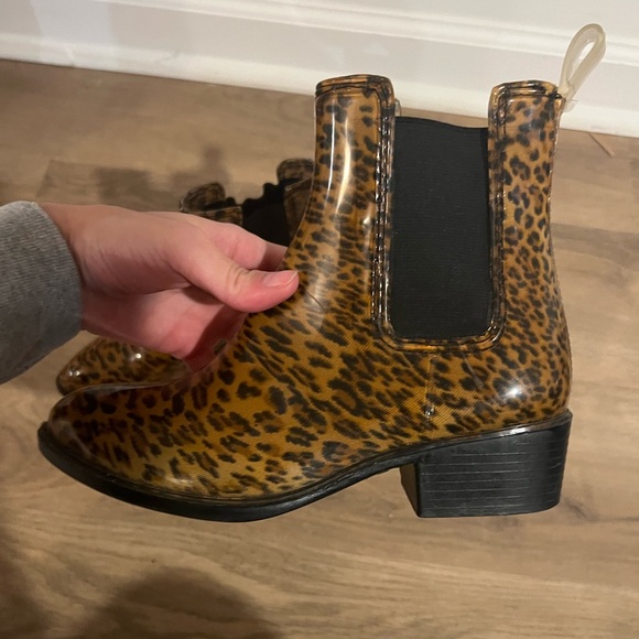 Jeffrey Campbell Leopard Print Rubber Short Pointed Toe Rain Boots. Size 6. - Picture 5 of 9